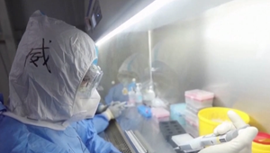 Na koronavírus nutne potrebujeme lieky aj vakcíny. Ako sme na tom?