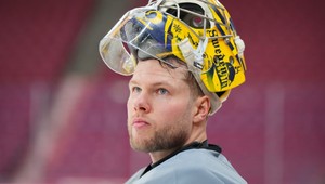 Brankár Minnesoty sa počas zápasu pozvracal