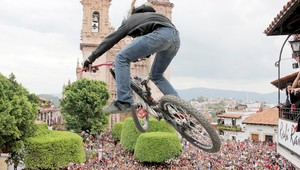 Extrém! V krkolomnom teréne 70 km/h