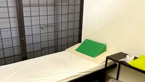 Nevyhovujúce podmienky v CPZ: V cele nameral takmer 31 stupňov