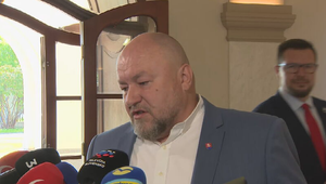 Minister Rudolf Huliak pred rokovaním vlády