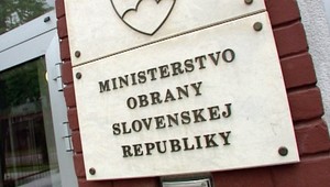 Obrana kupuje predražene, tvrdí opozícia. Má ísť o desiatky miliónov