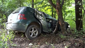 Vážna nehoda auta pri Prievidzi. Mladíka v kritickom stave previezli do nemocnice