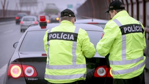 Opitý deduško (77) spôsobil nehodu, kráčal stredom cesty