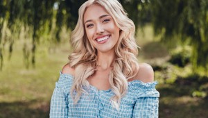 Ide to aj bez kulmy a natáčok: Profi kaderníčka ukázala najrýchlejší trik na vlnité vlasy