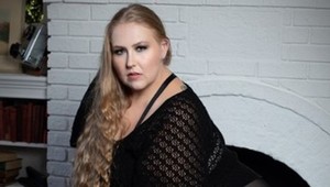 Vraj je tlstá aj na plus size modelku, ona sa fotí pikantné snímky: Fíha, TO je odvaha!