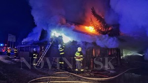 Veľký požiar na Horehroní: Pri lyžiarskom vleku v noci začal horieť penzión s reštauráciou