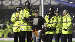 Manchestru City nepomohol ani fanúšik pripútaný k žrdi