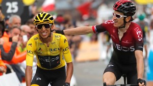 Žltý dres si pred záverečnou etapou udržal Bernal, posledným alpským víťazom Nibali