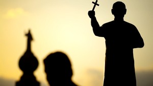 Matka Rómky, ktorú nenechali sedieť s ostatnými deťmi, prehovorila. K prípadu sa vyjadrila aj farnosť