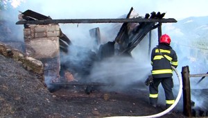 Chatu rekonštruoval vlastnými rukami niekoľko rokov. Plamene ju zničili za pár minút