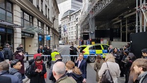 Podozrivý balíček v centre Londýna. Polícia uzavrela známu budovu Uhorky