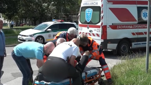 Zrážka cyklistu a auta, záchranári prišli až po polhodine