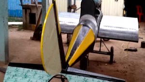 Muž zostrojil lietadlo podľa videí na internete