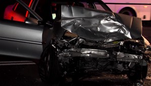 Vodič pod vplyvom alkoholu podľa svedkov vošiel do protismeru. Čelná zrážka stála život 54-ročného muža