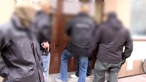 Začal sa proces desaťročia s mužom, ktorý svoju obeť stiahol z kože a potom si z nej ušil vestu