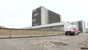 Zdravotníci dostanú menej peňazí z rozpočtu, zvažujú protesty a výpovede. Minister Lengvarský odletel na dovolenku