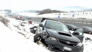 Cestoval domov a pri Prešove dostal mikrospánok, autá skončili mimo cesty