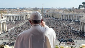Polícia prerušila homosexuálne orgie v byte vatikánskeho funkcionára