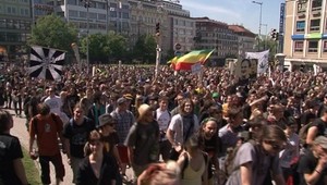 Áno marihuane! To je heslo dnešných pochodov u nás aj v Česku