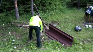 Matej dostal pred Čičmanmi na motorke šmyk. Odviezť ho museli v záchranárskom vrtuľníku