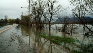 Výstrahy pred dažďom a povodňami pre východ Slovenska