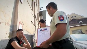Policajti sú na žobranie Rumunov v mestách prikrátki