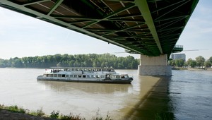 Mladá žena (26) skočila do Dunaja. Na mieste zasahovala polícia aj záchranári