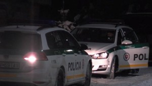 Po pokuse o vraždu partnera skončila žena za mrežami. Osud ich malej dcéry je nejasný