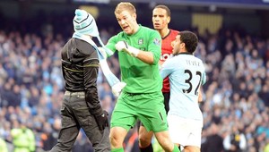 Po manchesterskom derby obvinili deviatich fanúšikov