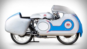 Pozor! Jeden z neobyčajných pretekárskych motocyklov je na predaj