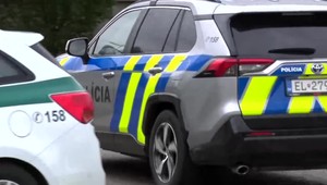 Študenta, ktorý sa vyhrážal spolužiakom v triede, obvinili