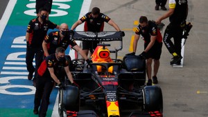 Čo stihnete spraviť za 8 sekúnd? Mechanici Red Bullu vymenia 16 párov pneumatík