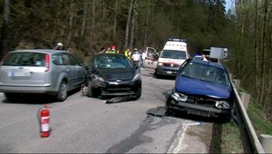 Mladý vodič (29) nabúral do 3 áut. Dostal mikrospánok