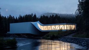 Architekti navrhli pretočený most cez rieku