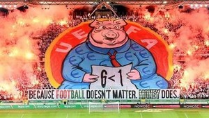 Legia Varšava s pokutou 80000 € za transparent fanúšikov