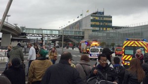 Moslim chcel na parížskom letisku strieľať do ľudí, vojaci ho zabili