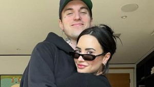 Známa speváčka sa hľadala a našla! Už nie je non-binárna, VYDALA SA!