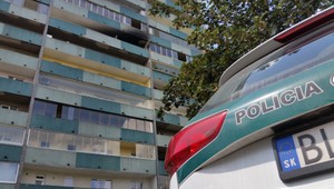 V Ružinove vypukol požiar, hasiči museli ľudí evakuovať