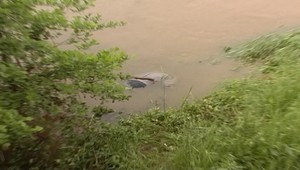 Hron vyplavil mŕtveho mladíka