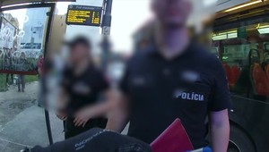 Žiarlivosť vyústila do násilia: Bitka žien v autobuse skončila zásahom polície