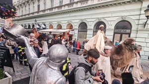 Historické centrum Bratislavy ovládli Traja králi: U detí najviac bodovali zvieratá