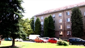 Telíčko mŕtveho dievčatka údajne našli v práčke. Matku objavili zmätenú v pivnici