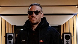 Marek Rakovicky zvolil nadčasový text, vypočujte si pesničku DŇA!