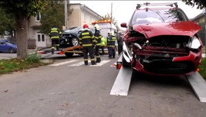 Vážna nehoda v Humennom. Zranené sú tri osoby, vrátane malého dieťaťa