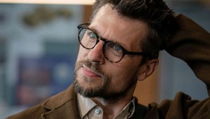 Seriálový Einstein predviedol aj pikantné scény: Vedeli ste, že Juraj Loj má na tele takéto tetovania?