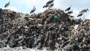 Žijú na smetisku za menej ako dolár na deň