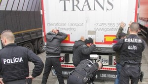 Colníci pri kontrole odhalili troch mladistvých utečencov