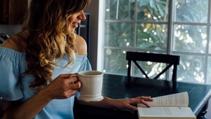 Prišiel čas na hrubé knihy a knižné ságy: Z týchto tipov si vyberie každý