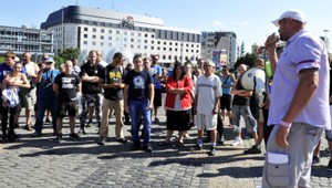 Polícia stíha organizátora pochodov, vinia ho zo sympatií k Hitlerovi